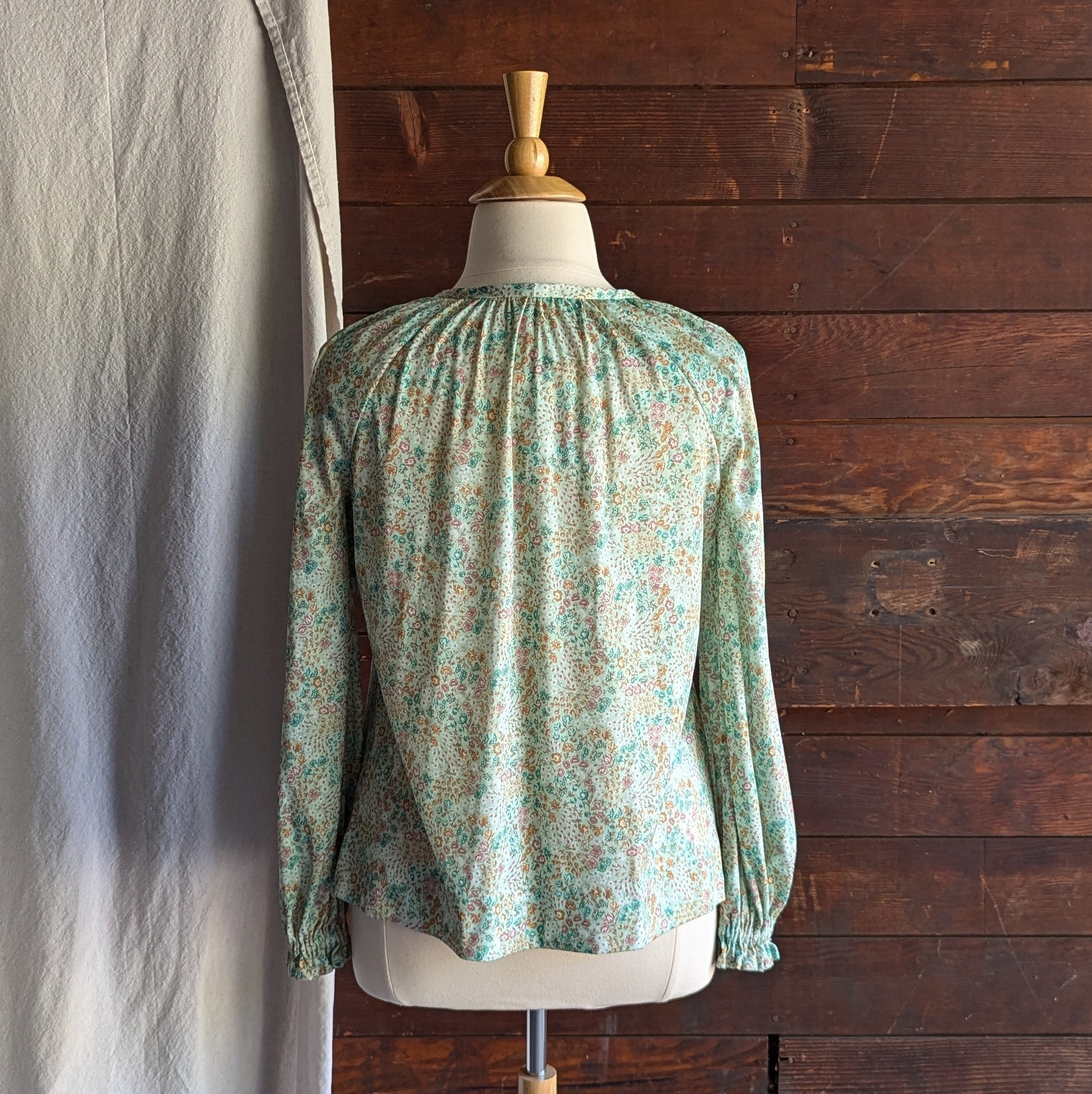 its-not-easy-being-a-fan-to-buy-70s-vintage-polyester-floral-peasant-blouse-discount_4.jpg