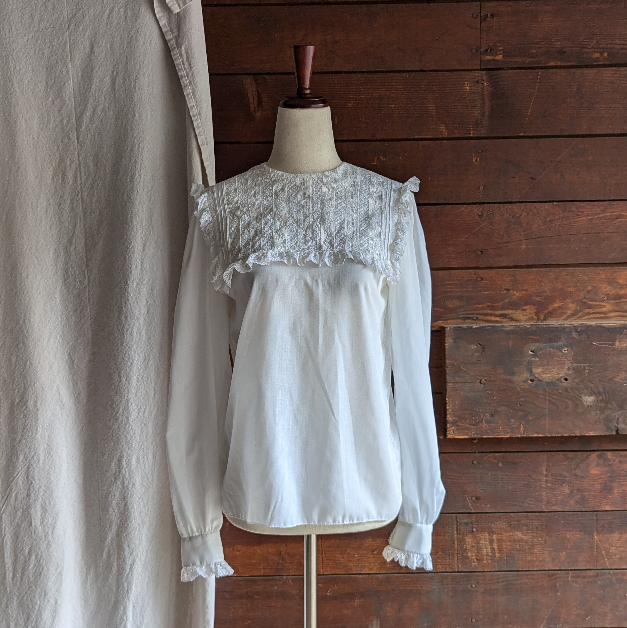 buy-the-latest-70s-80s-vintage-white-cotton-and-lace-blouse-online-now_0.jpg