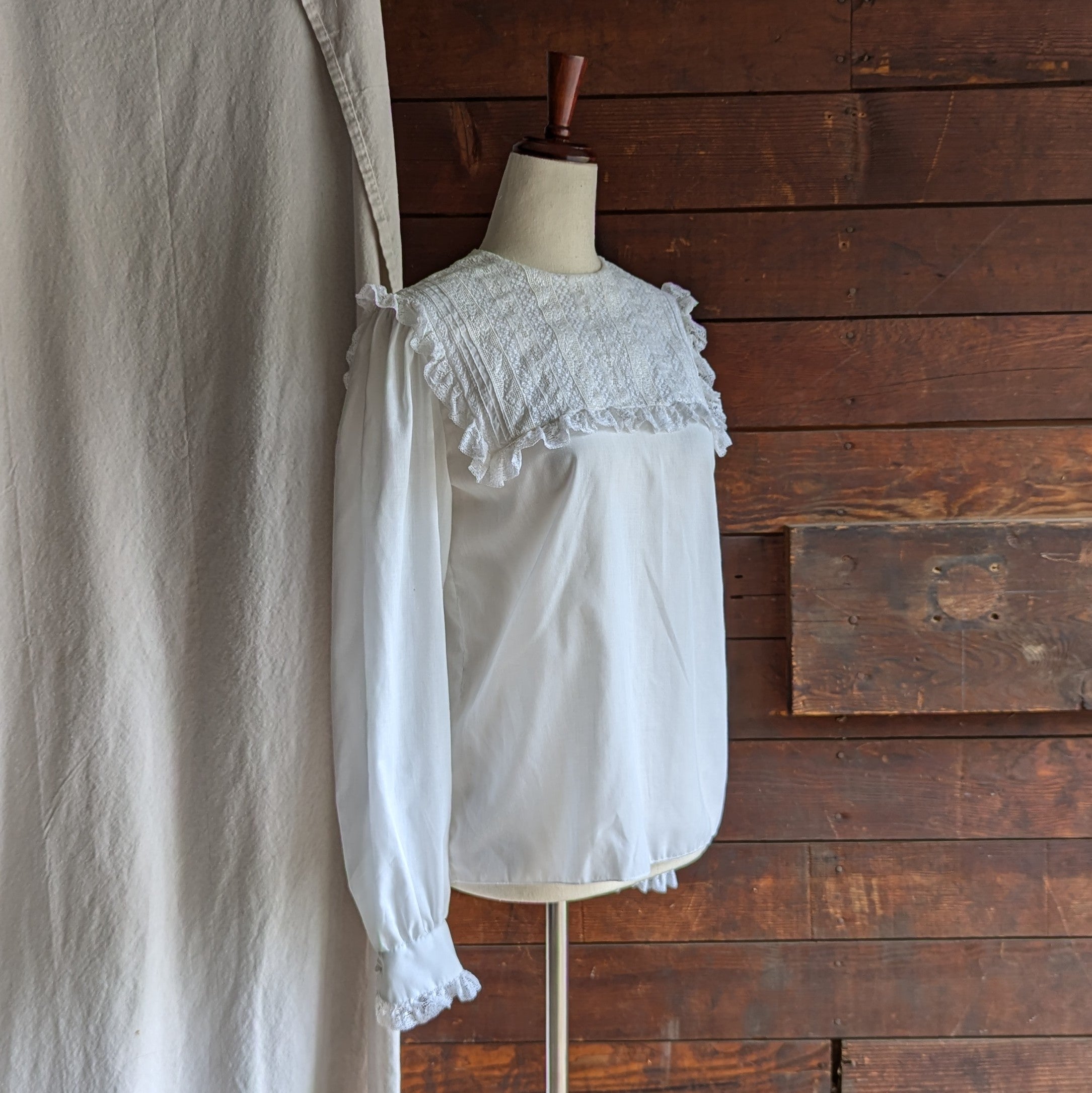 buy-the-latest-70s-80s-vintage-white-cotton-and-lace-blouse-online-now_2.jpg