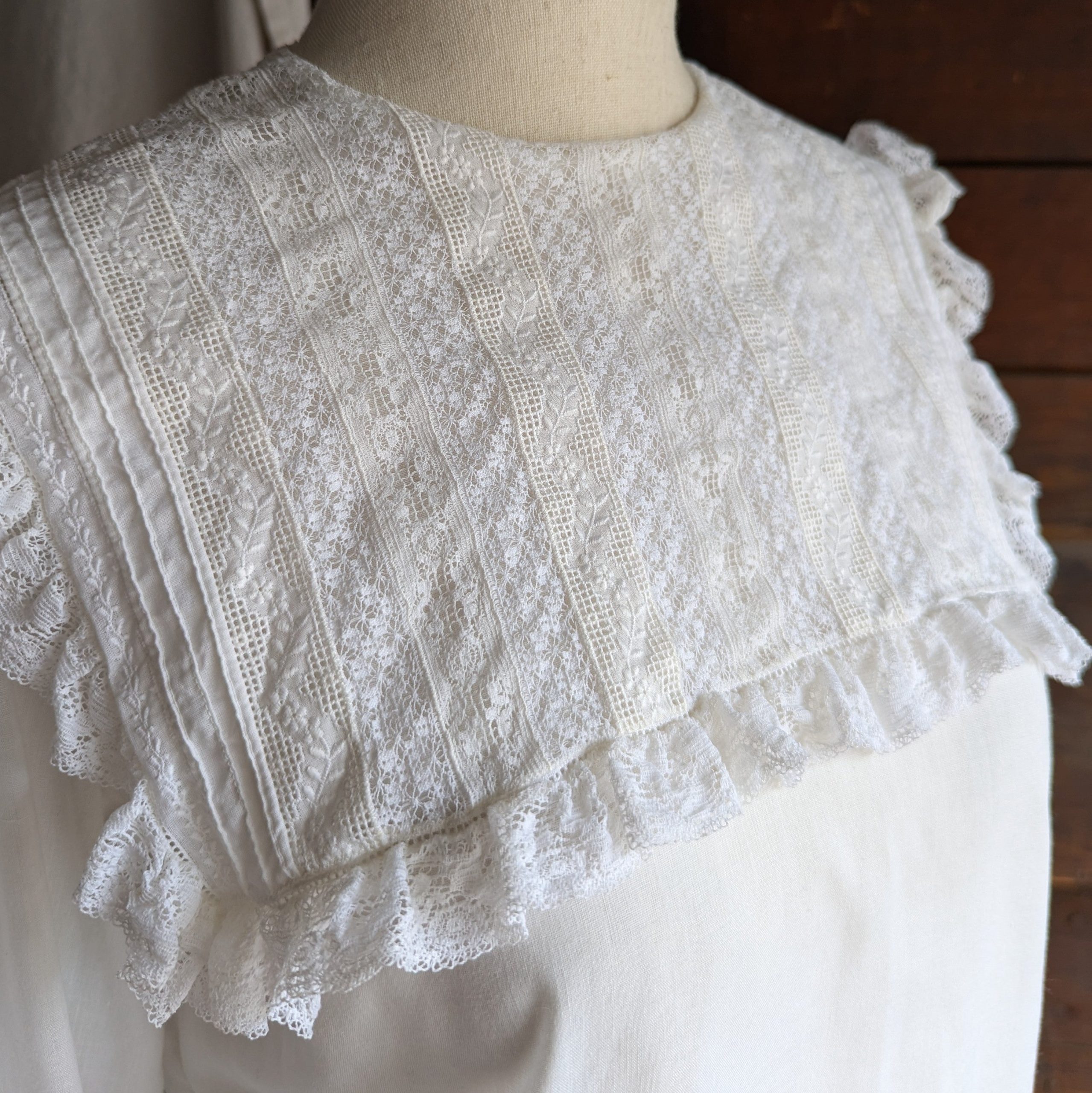 buy-the-latest-70s-80s-vintage-white-cotton-and-lace-blouse-online-now_3.jpg