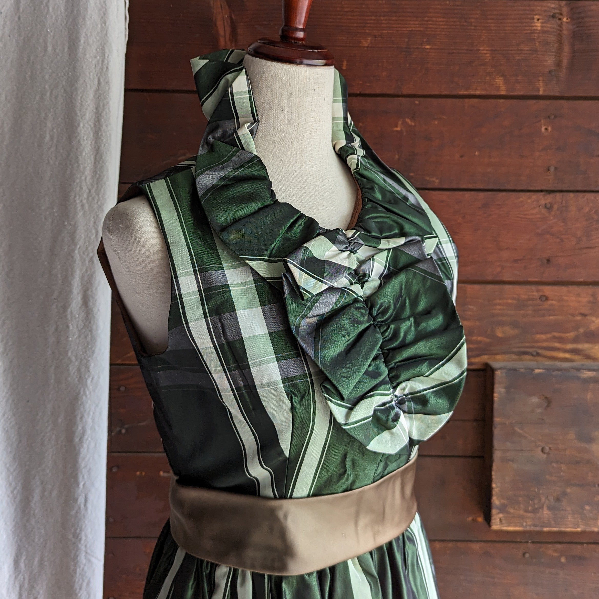 the-authentic-online-store-of-70s-vintage-green-plaid-taffeta-midi-dress-online-sale_1.jpg